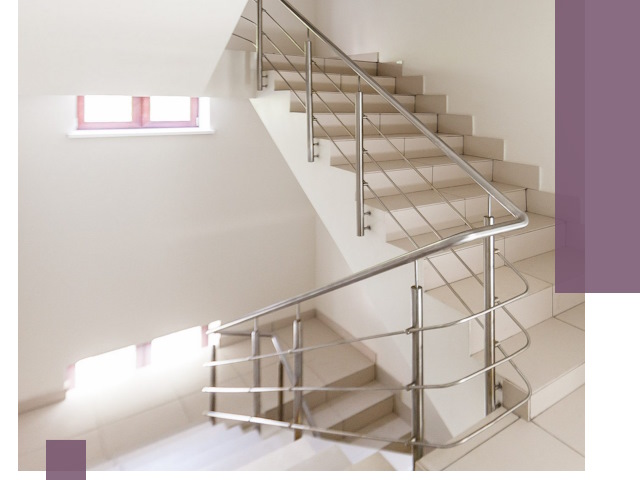 Установка и замена перил в подъезде в Севастополе