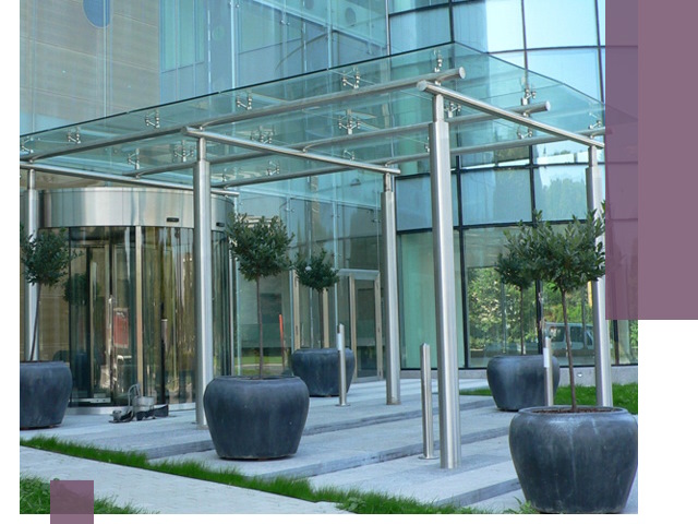 Навесы из стекла на заказ в Севастополе — монтаж и установка