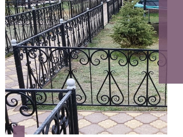 Кованые газонные ограждения под ключ в Севастополе